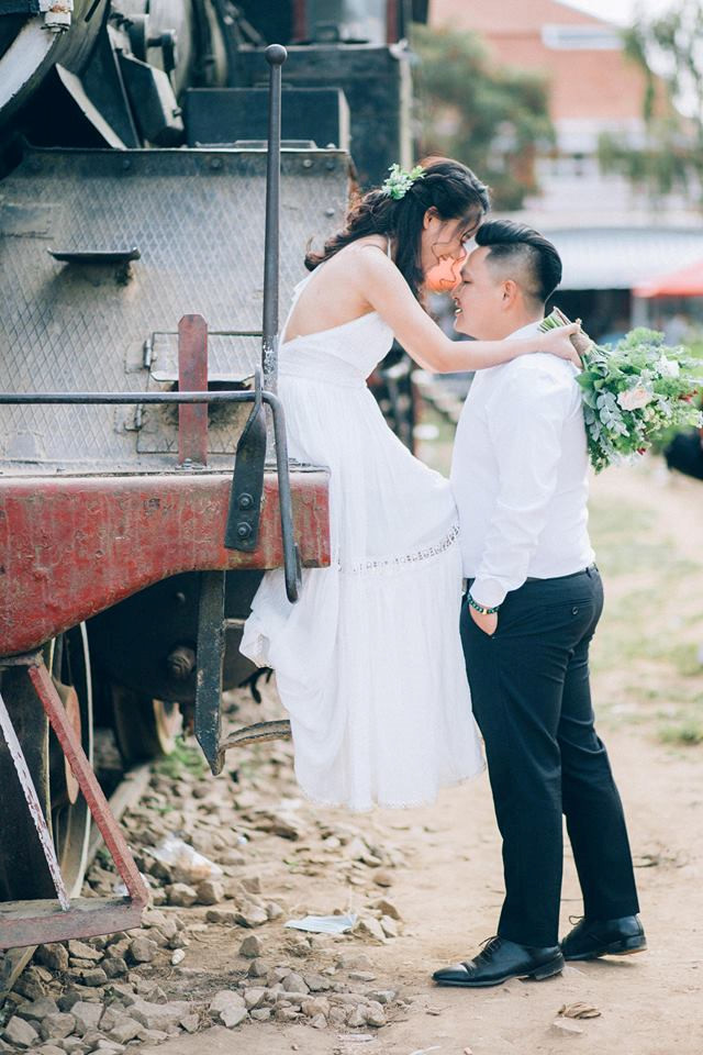 Bộ ảnh cưới đôi trẻ chị ơi, anh yêu em chênh nhau 50 kg và 30 cm